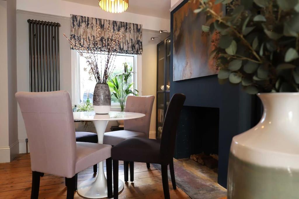 Stylish Townhouse 15 Mins To Laines & Seafront Villa Brighton Eksteriør bilde