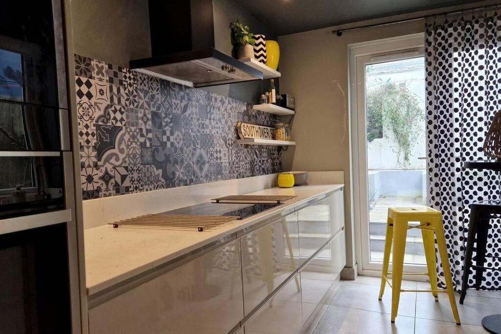 Stylish Townhouse 15 Mins To Laines & Seafront Villa Brighton Eksteriør bilde