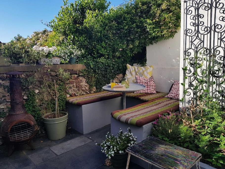 Stylish Townhouse 15 Mins To Laines & Seafront Villa Brighton Eksteriør bilde
