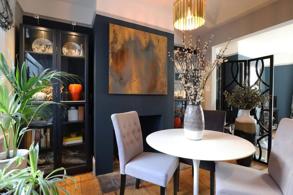 Stylish Townhouse 15 Mins To Laines & Seafront Villa Brighton Eksteriør bilde