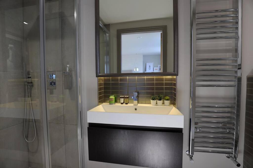 Stylish Townhouse 15 Mins To Laines & Seafront Villa Brighton Eksteriør bilde