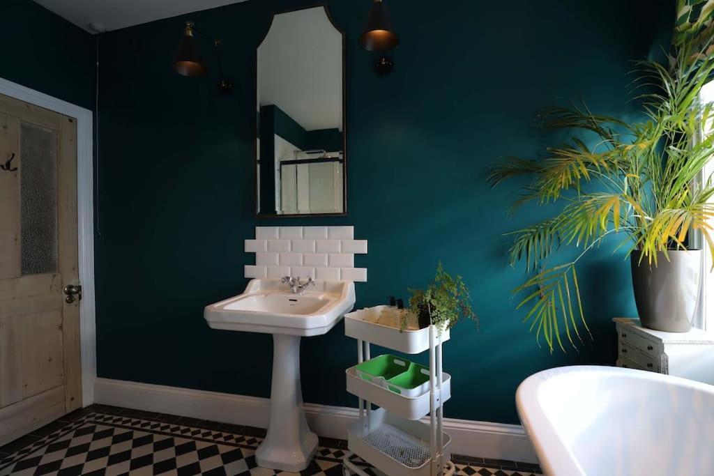 Stylish Townhouse 15 Mins To Laines & Seafront Villa Brighton Eksteriør bilde